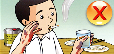 담배를 피거나 음식물을 먹거나 음료수를 마실 때 항상 손과 얼굴을 먼저 씻는다.